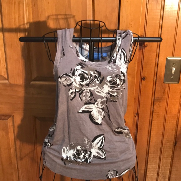 Simply Vera Tank Top - Picture 2 of 2